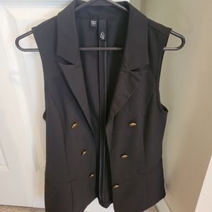 Sleeveless blazer